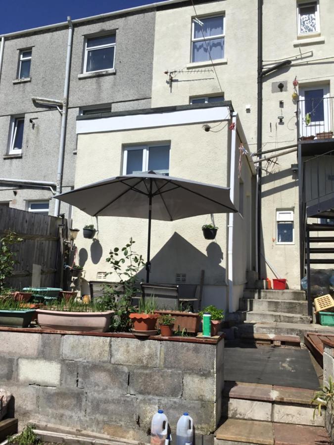 Apartment With Shared Garden And Basic Equipments Plymouth Bagian luar foto