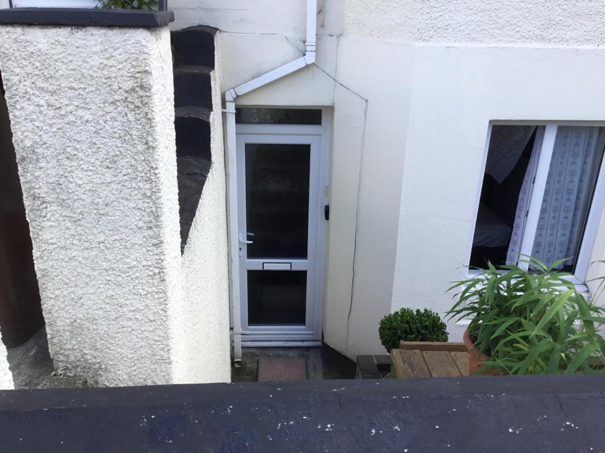 Apartment With Shared Garden And Basic Equipments Plymouth Bagian luar foto